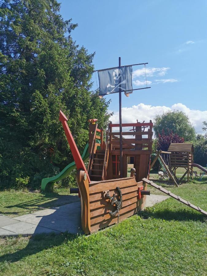 Villa O.W. Sek Karwia Exterior foto